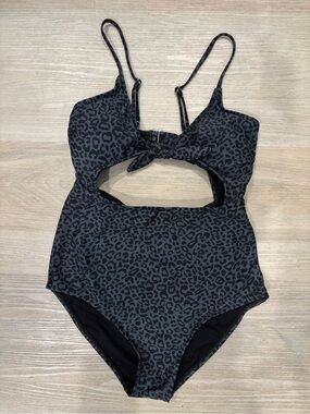 Ingear Black Leopard-Print One-Piece Swimsuit with Front Cutout and Knot. Size M